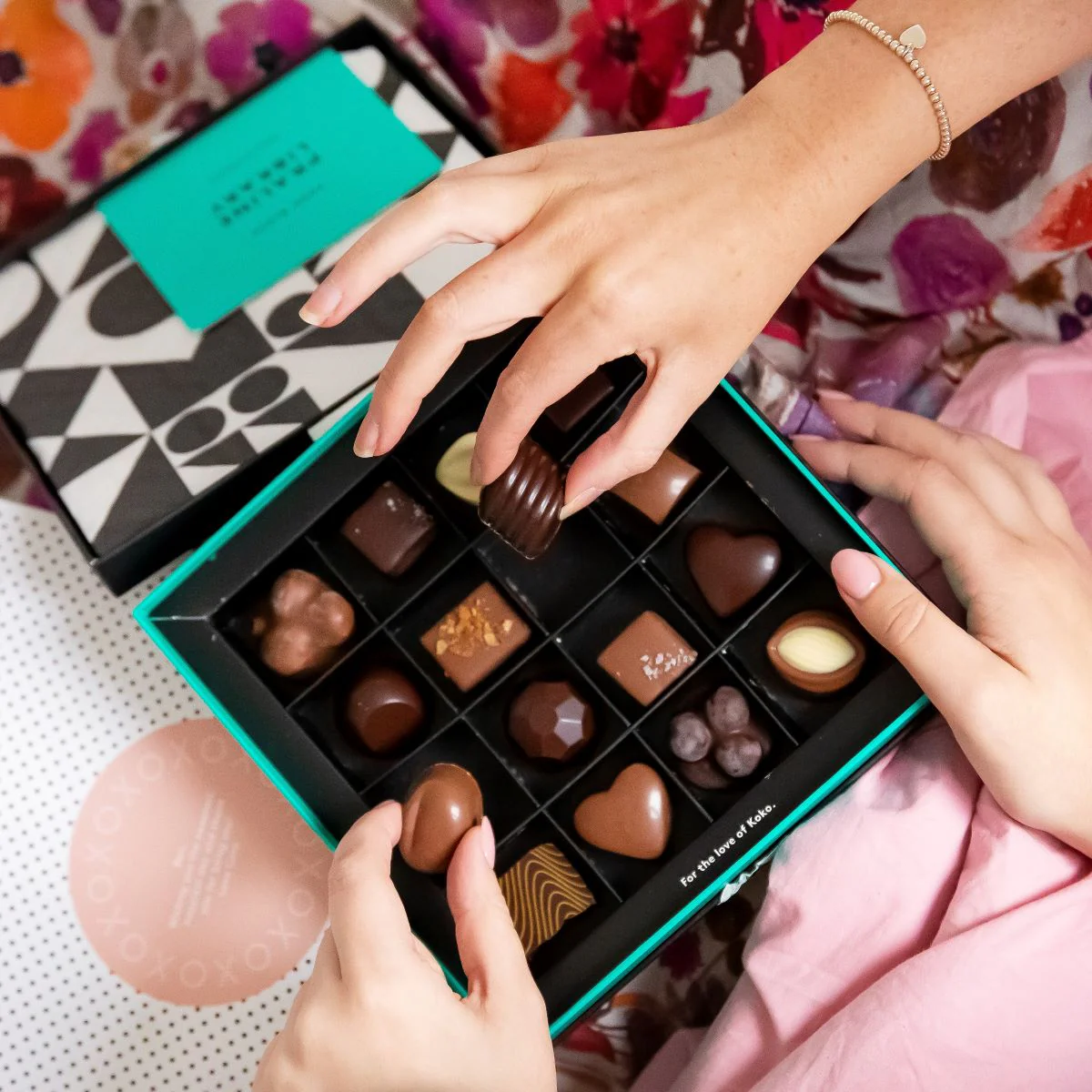 Chocolatier's Selection Praline Gift Box | 16 Piece - Image 4