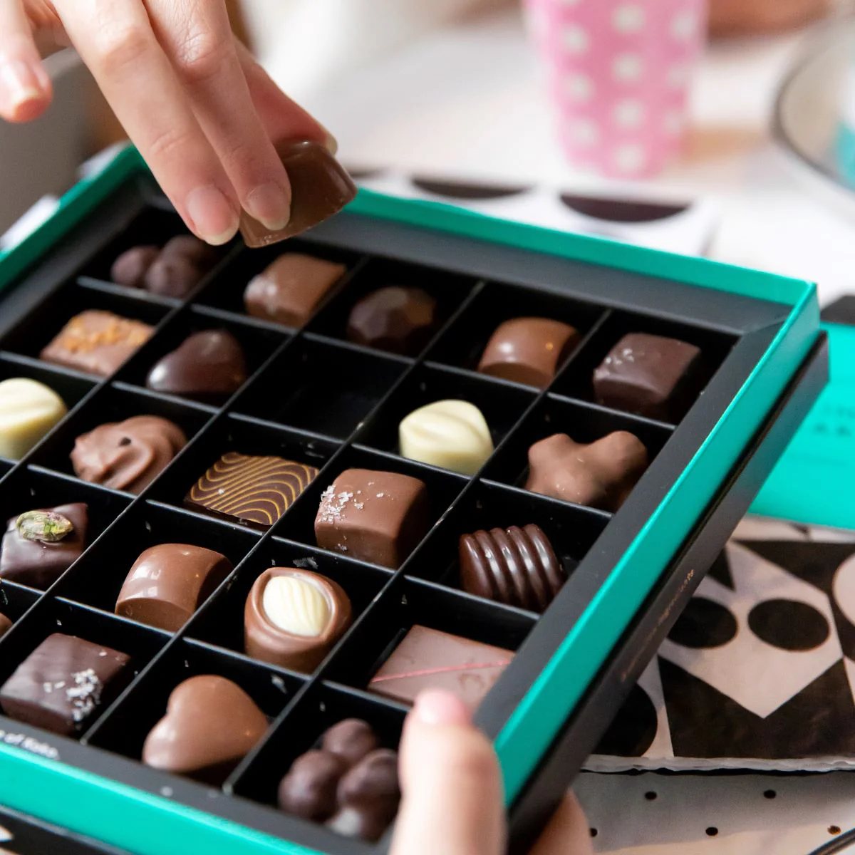Chocolatier's Selection Praline Gift Box | 25 Piece - Image 3